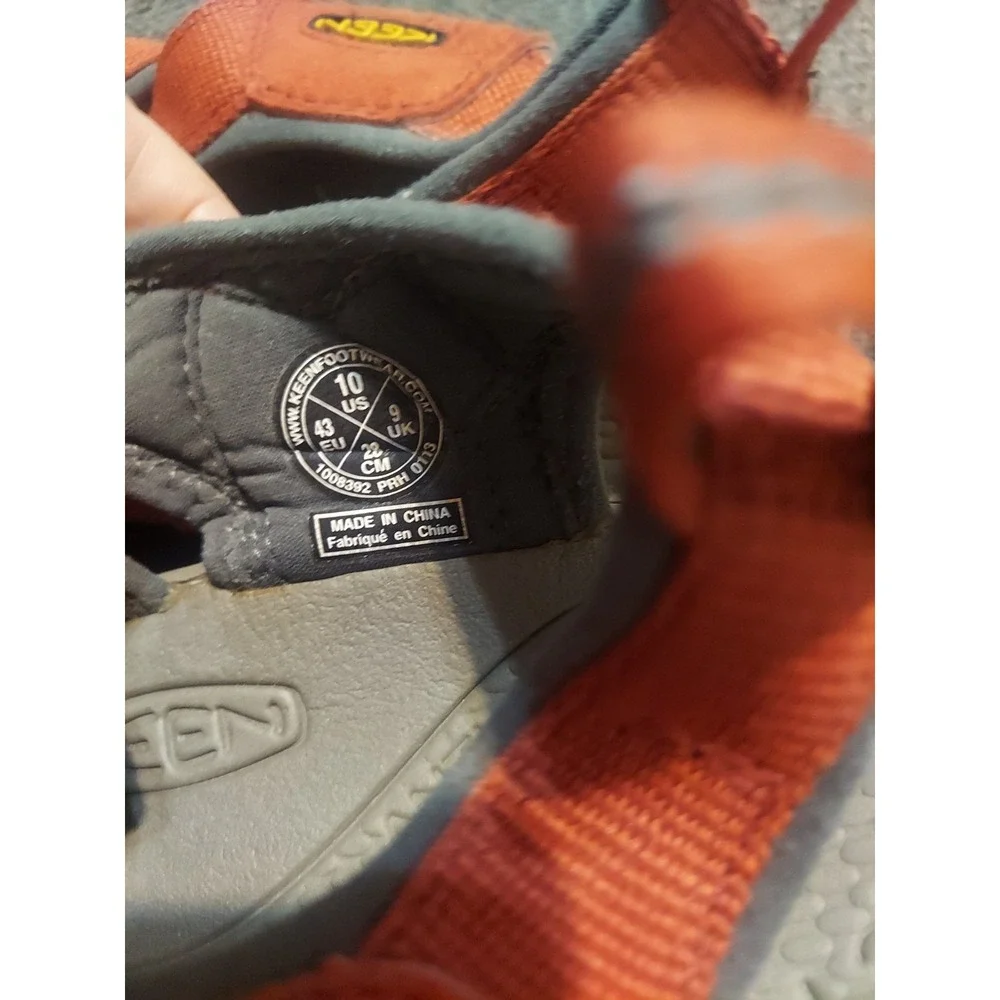 KEEN Newport H2 Sandals Mens 10 Burnt Orange Closed Toe Fisherman Water Shoes